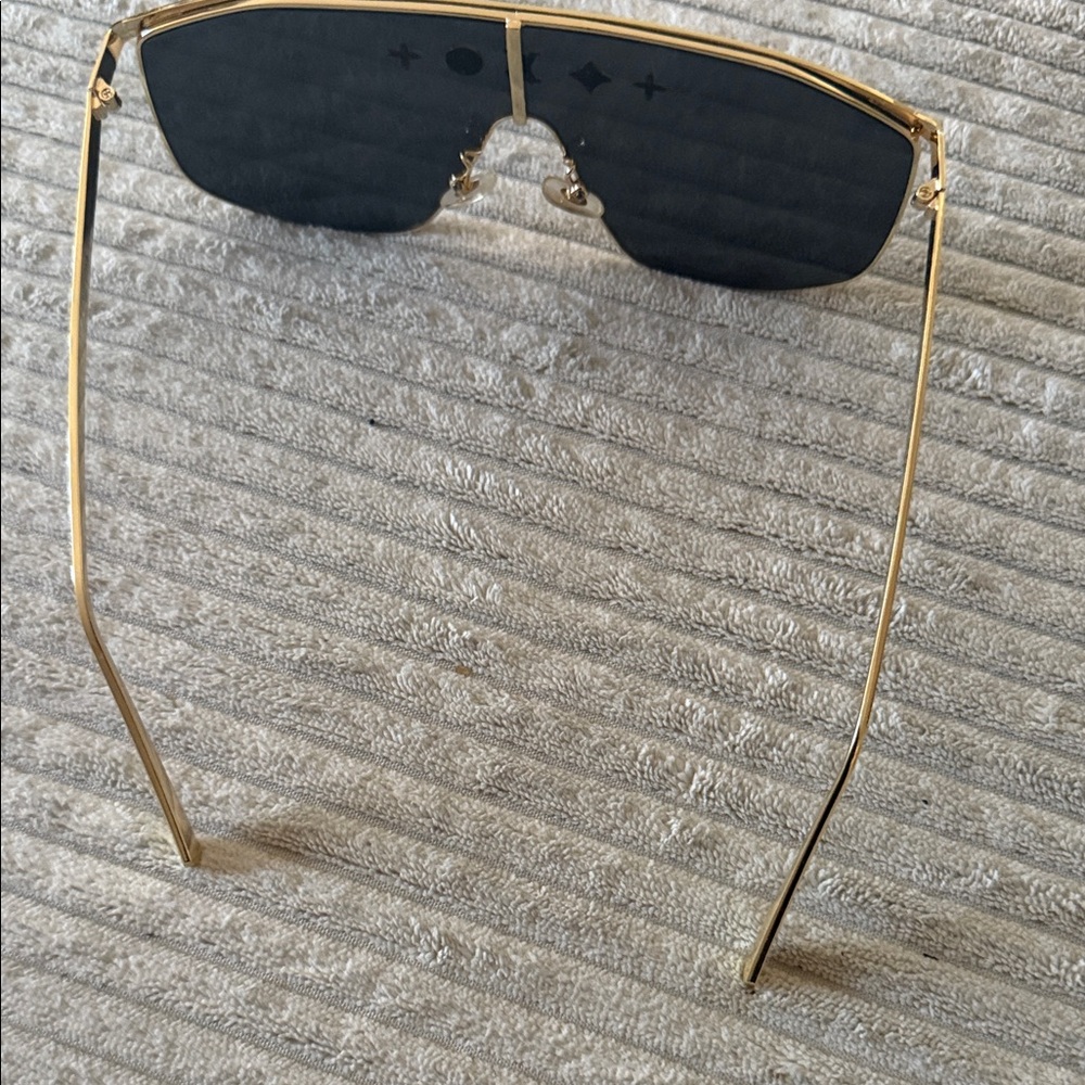 Louis Vuitton Black and Gold Sunglasses - Picture 3 of 4